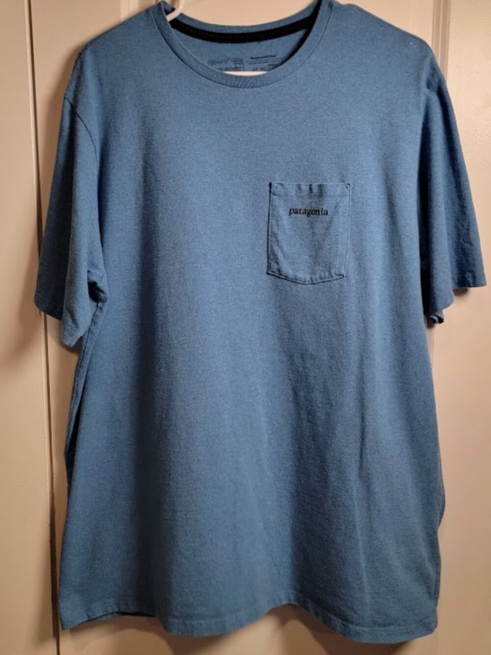 Patagonia Men’s Responsibili-Tee Blue Pocket Graphic T-Shirt Size Large